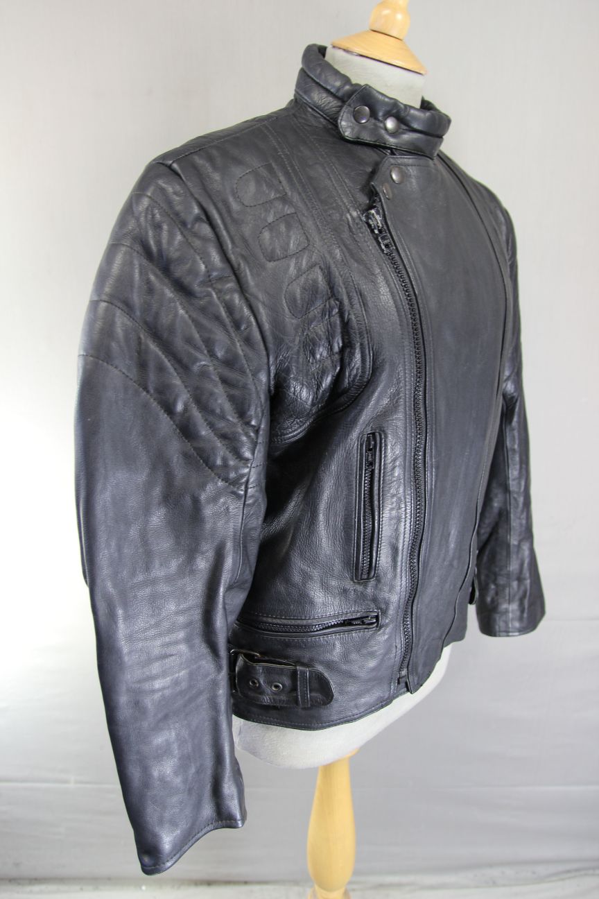 CLASSIC 'BORN FREE' BLACK COWHIDE LEATHER BIKER JACKET 38-40 INCH CHEST