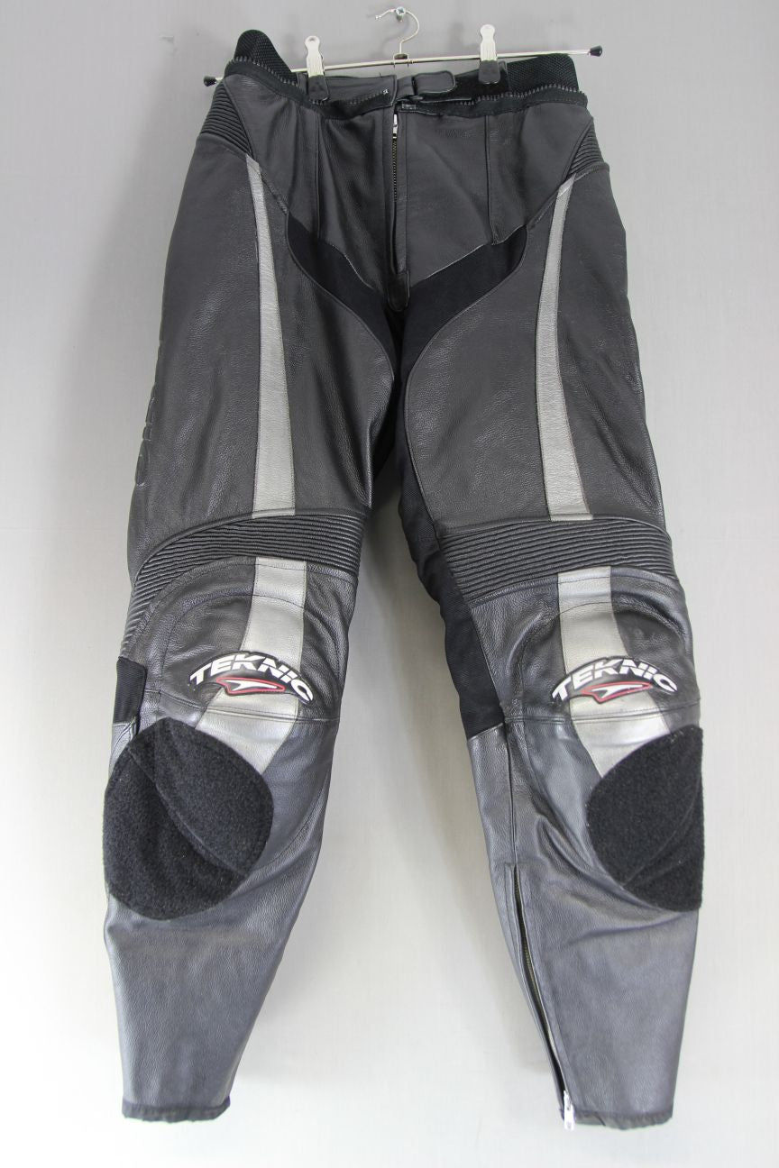 TEKNIC LEATHER BIKER TROUSERS + CE KNEE ARMOUR SIZE 14: WAIST 30/INSIDE LEG 29IN