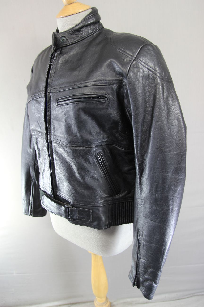 ASHMAN BLACK COWHIDE LEATHER BIKER JACKET + BACK & SHOULDER PROTECTORS: SIZE 18