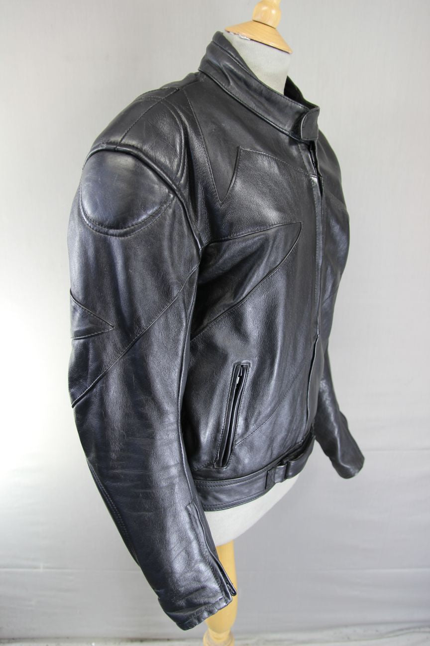 BRITISH DESIGNED RHINO BLACK COWHIDE LEATHER BIKER JACKET + PROTECTORS 40-42 IN