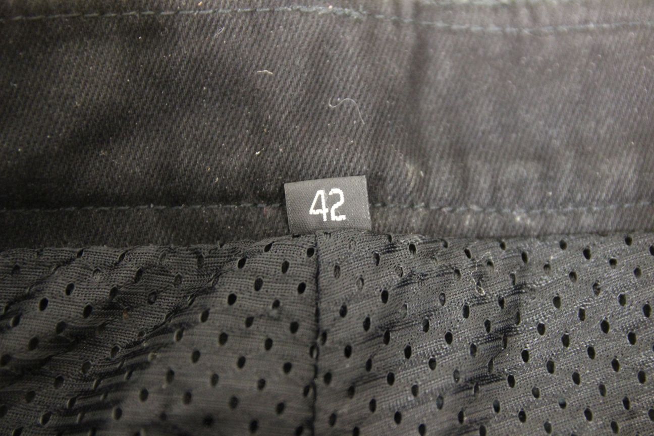MP-ASU BLACK LEATHER BIKER TROUSERS WITH CE ARMOUR: WAIST 34-36"/INSIDE LEG 31"