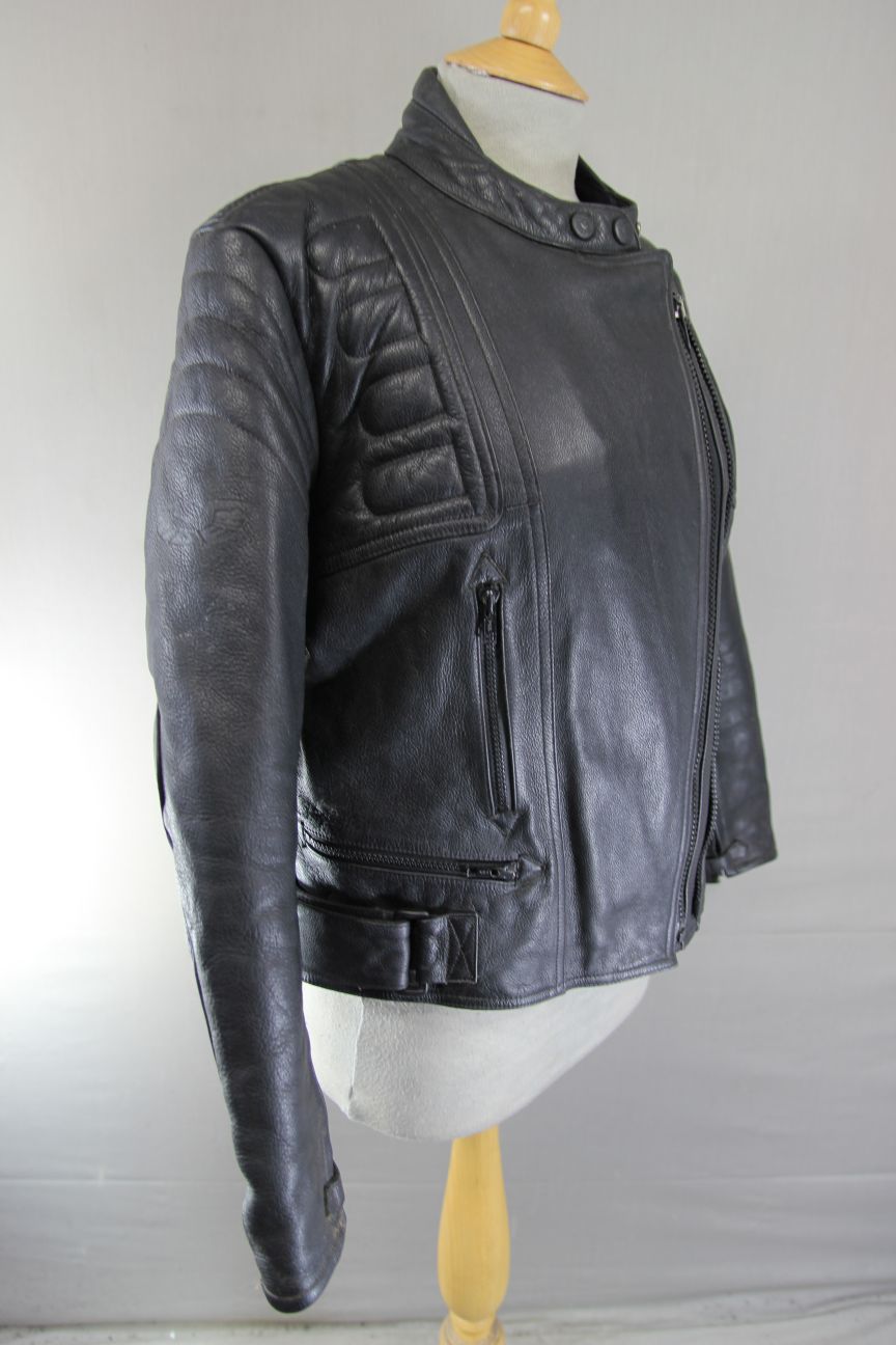 RIDER BLACK LEATHER BIKER JACKET WITH BACK PAD: SIZE 14/36-38"/EUROPEAN SIZE 40