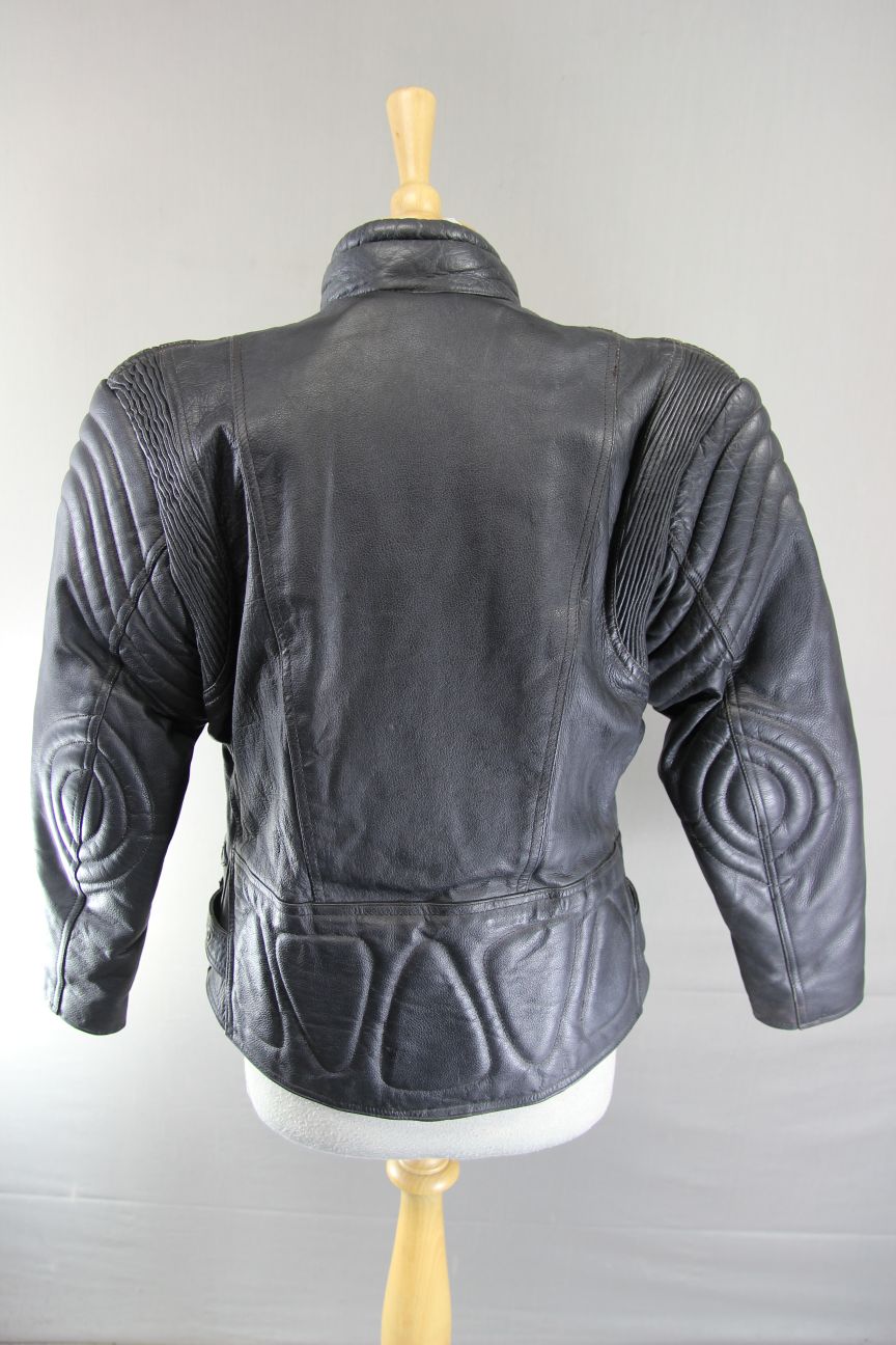 AKITO BLACK LEATHER BIKER JACKET WITH CE BACK ARMOUR: SIZE 10 32-34 INCH CHEST