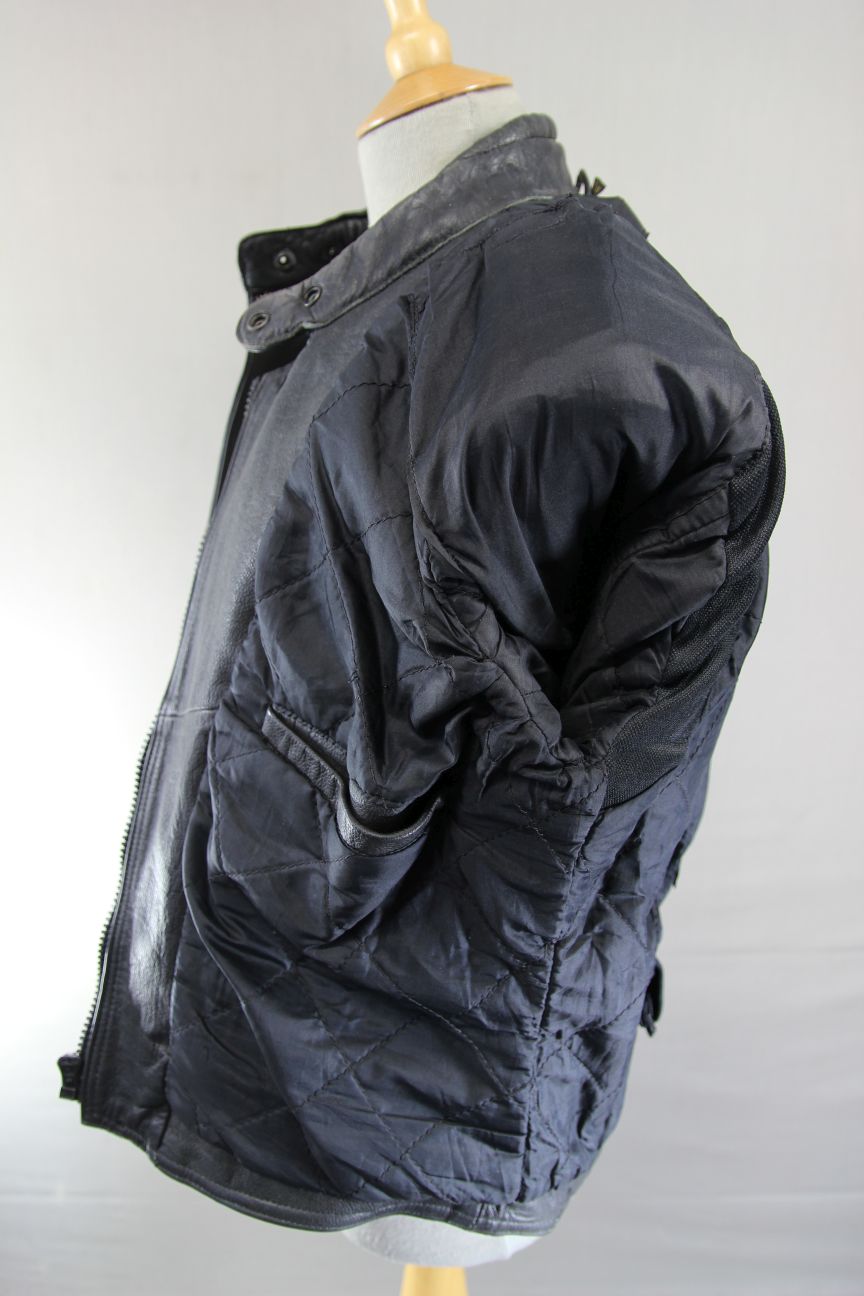 AKITO BLACK LEATHER BIKER JACKET WITH CE BACK ARMOUR: SIZE 10 32-34 INCH CHEST