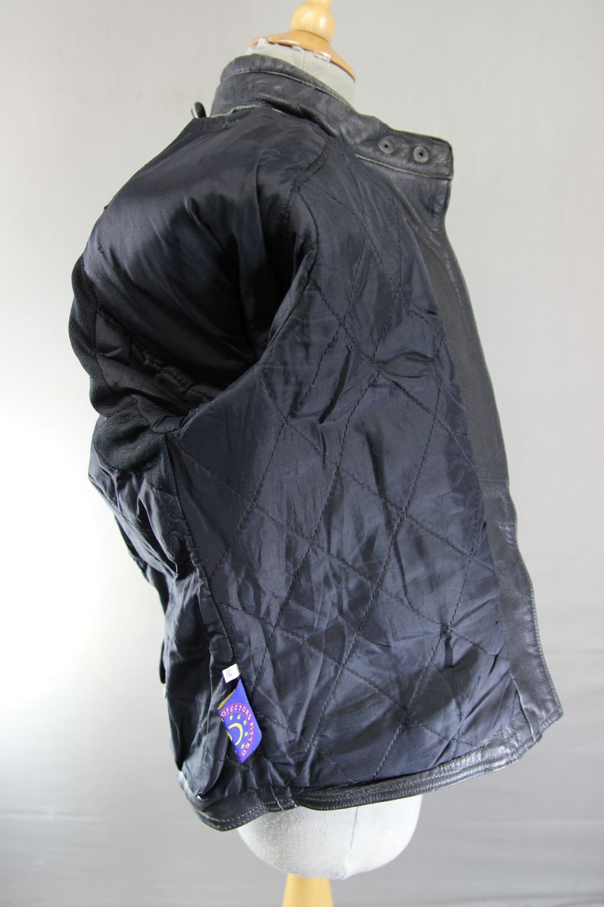 AKITO BLACK LEATHER BIKER JACKET WITH CE BACK ARMOUR: SIZE 10 32-34 INCH CHEST