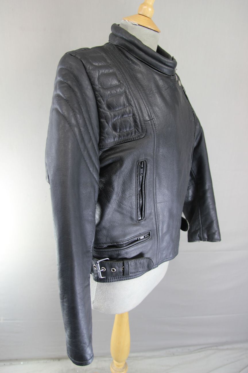 APACHE LEATHERS CLASSIC BLACK BIKER JACKET: SIZE 14 36-38 INCH CHEST