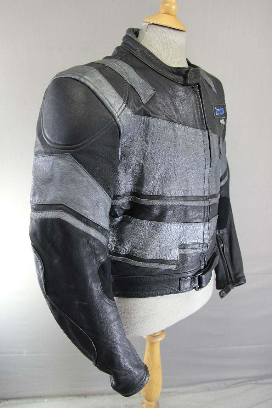 PROTO BLACK & SILVER LEATHER KEVLAR REINFORCED BIKER JACKET WITH PROTECTORS 40IN