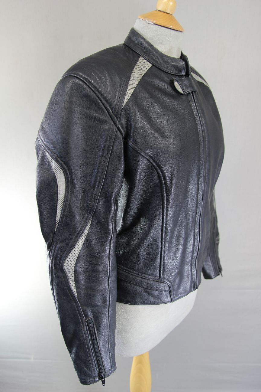 HEIN GERICKE BLACK LEATHER BIKER JKT + BACK, SHOULDER & ELBOW CE ARMOUR: SIZE 10