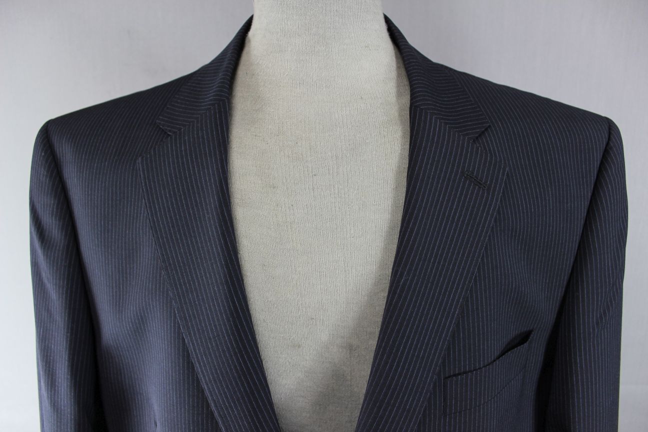 NEW WITH TAGS PIERRE CARDIN PURE WOOL NAVY BLUE PINSTRIPED JACKET 50IN (REG FIT)