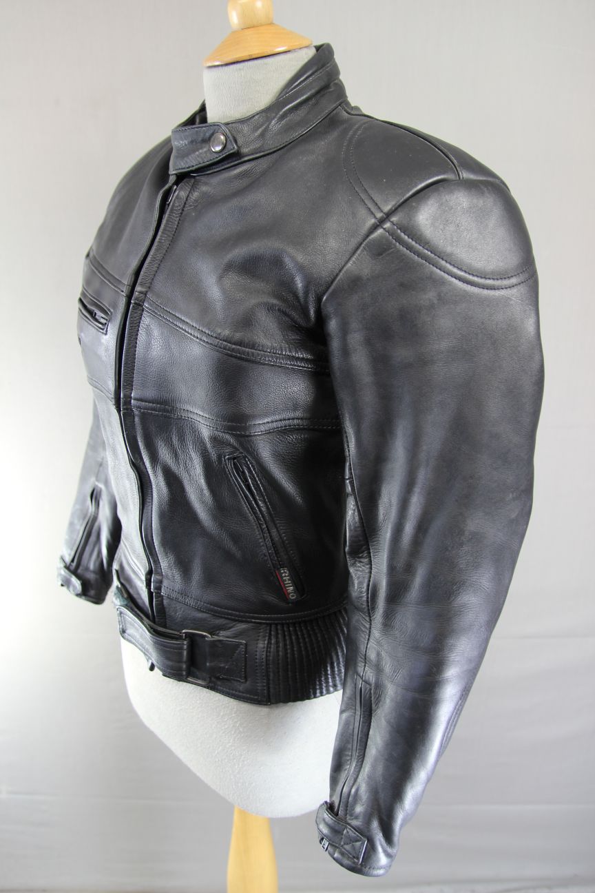RHINO BRITISH DESIGNED BLACK COWHIDE LEATHER BIKER JACKET + PROTECTORS: SIZE 10