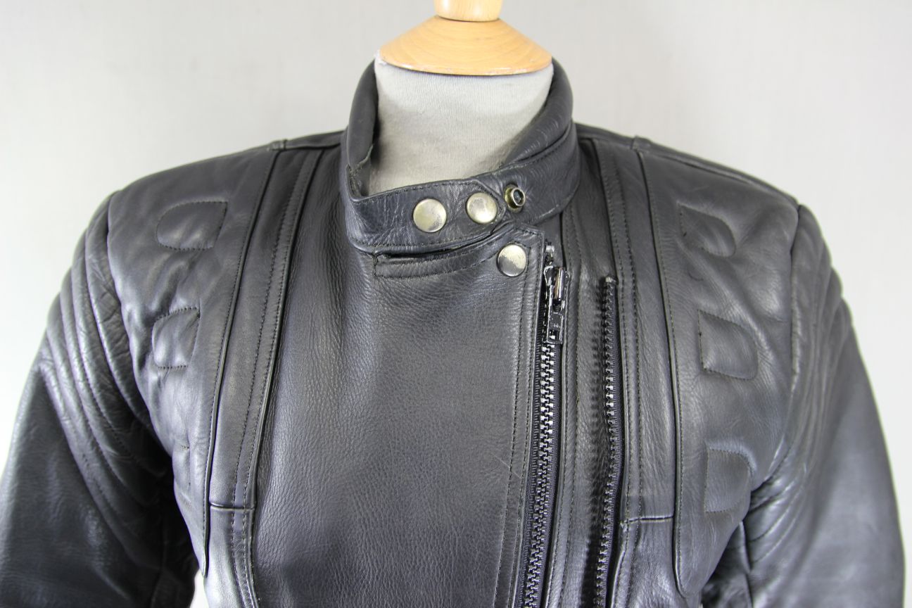 RHINO BRITISH DESIGNED/STYLED BLACK COWHIDE LEATHER BIKER JACKET SIZE 12 34 INCH