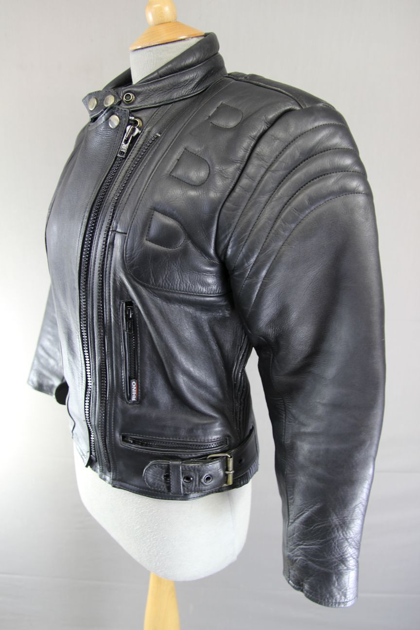 RHINO BRITISH DESIGNED/STYLED BLACK COWHIDE LEATHER BIKER JACKET SIZE 12 34 INCH
