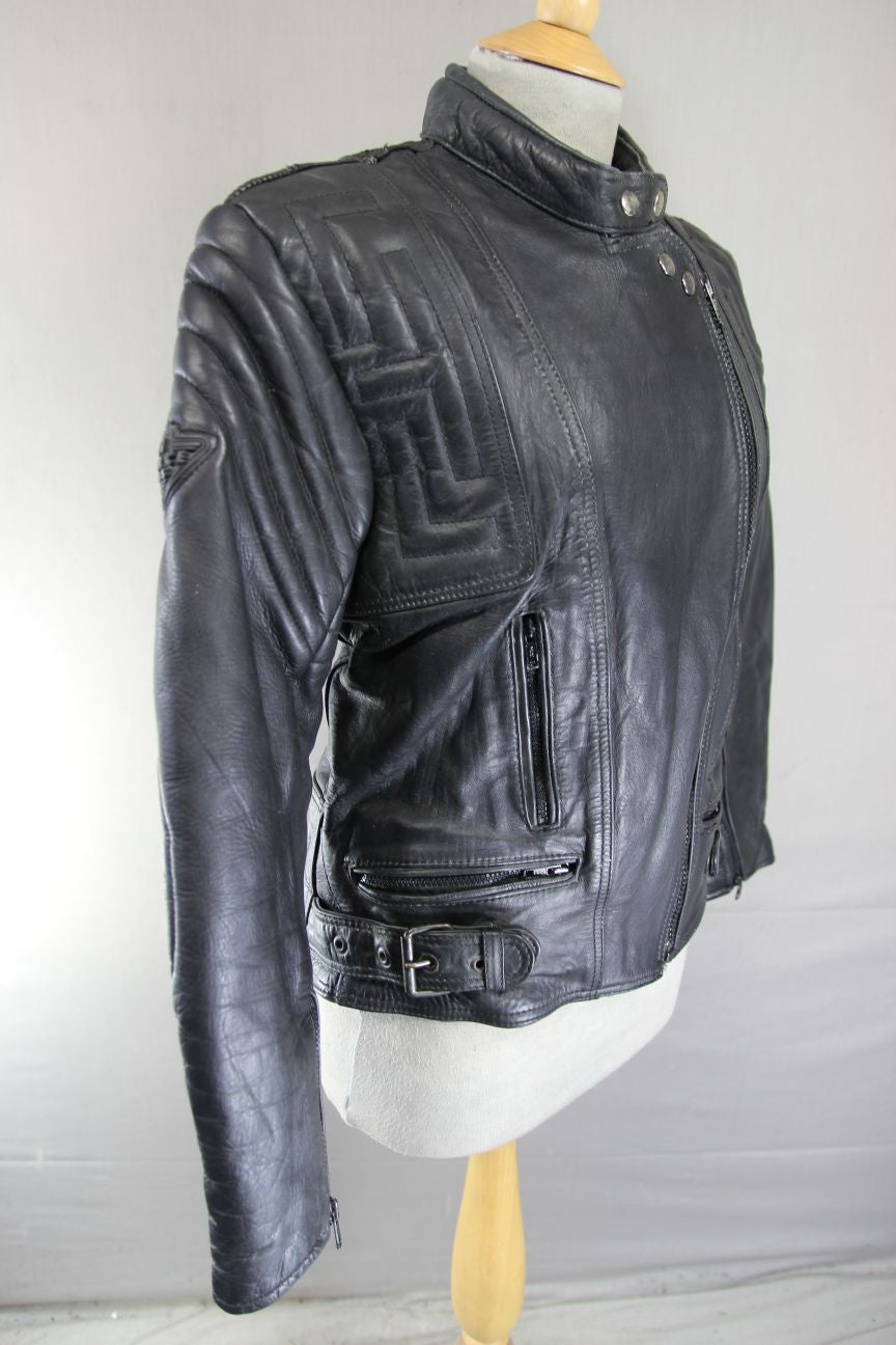 CLASSIC AKITO T-FORCE BLACK LEATHER BIKER JACKET: SIZE 12/34-36 INCH CHEST