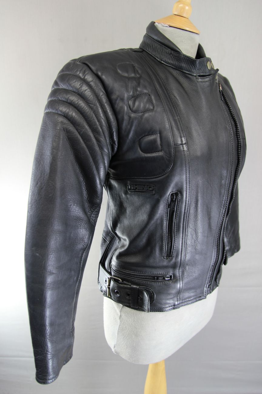 RHINO BRITISH DESIGNED/STYLED BLACK COWHIDE LEATHER BIKER JACKET SIZE 12 34 INCH