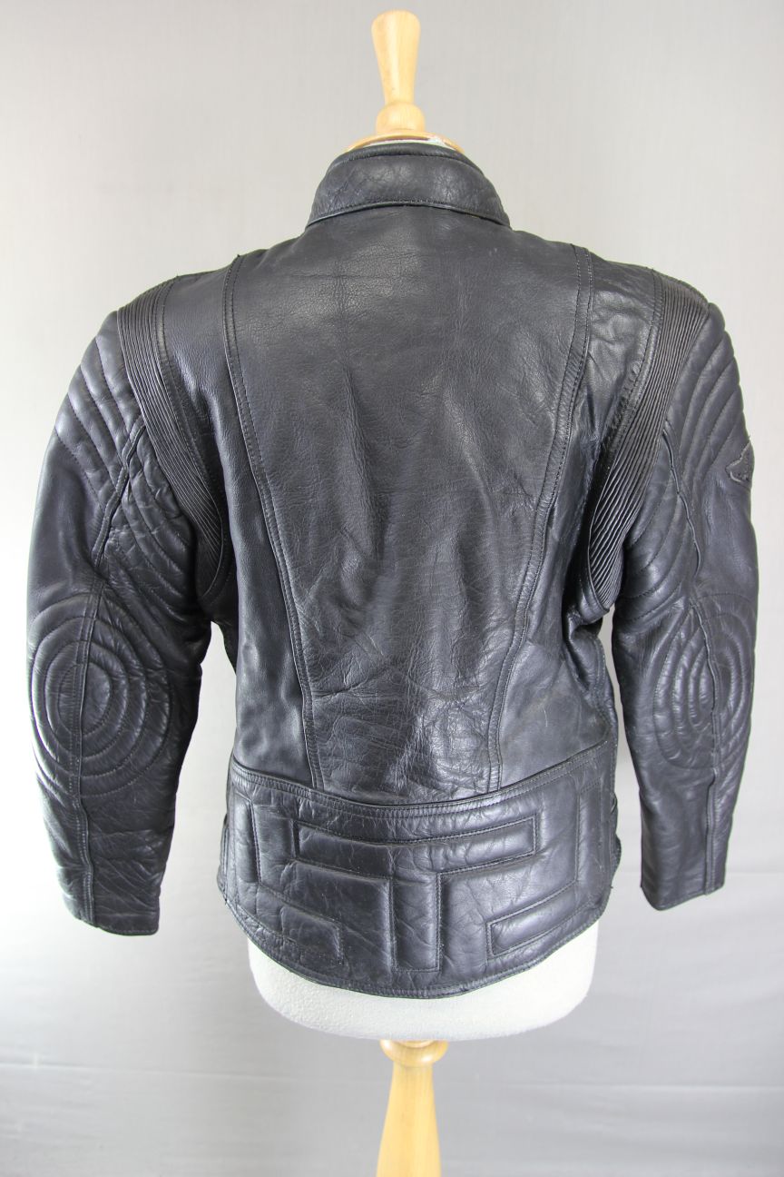 CLASSIC AKITO T-FORCE BLACK LEATHER BIKER JACKET: SIZE 12/34-36 INCH CHEST