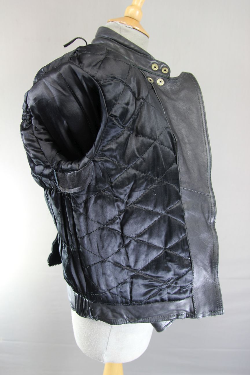 RHINO BRITISH DESIGNED/STYLED BLACK COWHIDE LEATHER BIKER JACKET SIZE 12 34 INCH