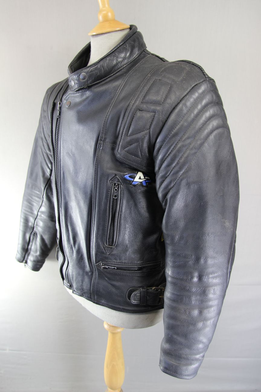 AKITO BLACK LEATHER BIKER JACKET WITH BACK, SHOULDER & ELBOW CE ARMOUR 40-42 IN
