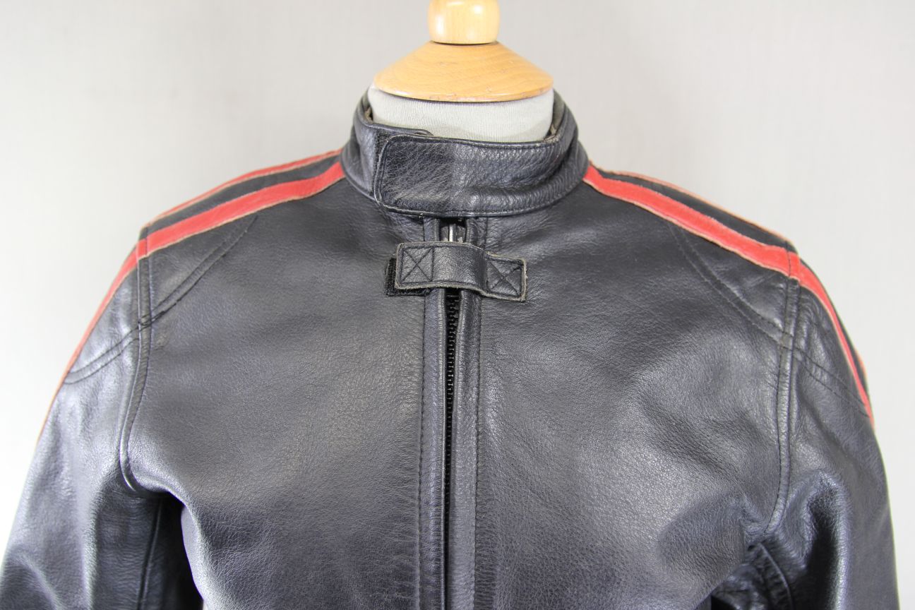 SKINTAN BLACK & RED LEATHER BIKER JACKET WITH REMOVABLE PROTECTORS 34 INCHES/XS
