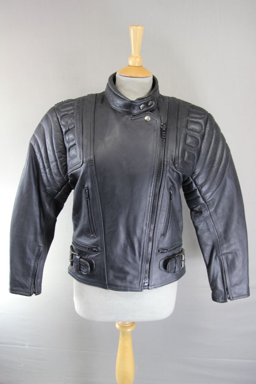 CLASSIC BLACK LEATHER BIKER JACKET: SIZE 16/36-38 INCH CHEST