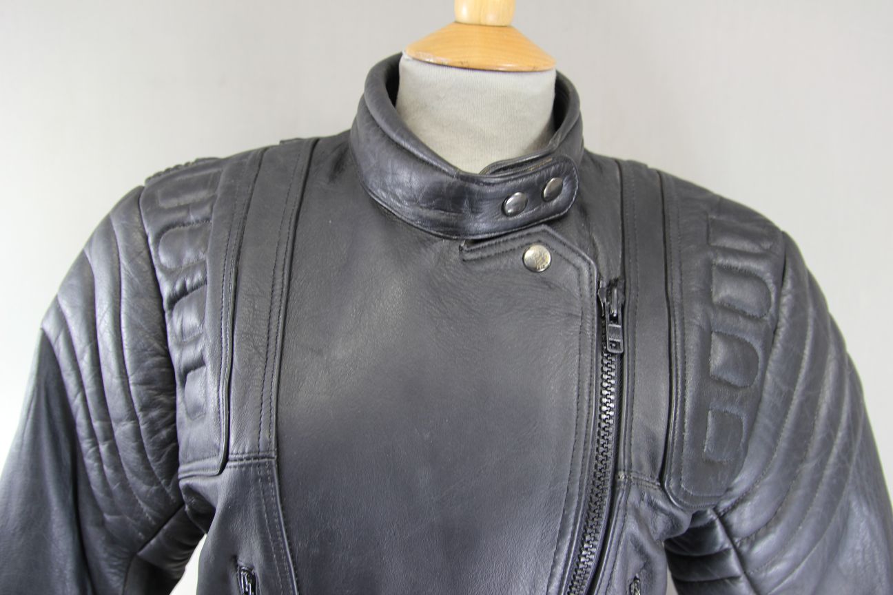 CLASSIC BLACK LEATHER BIKER JACKET: SIZE 16/36-38 INCH CHEST