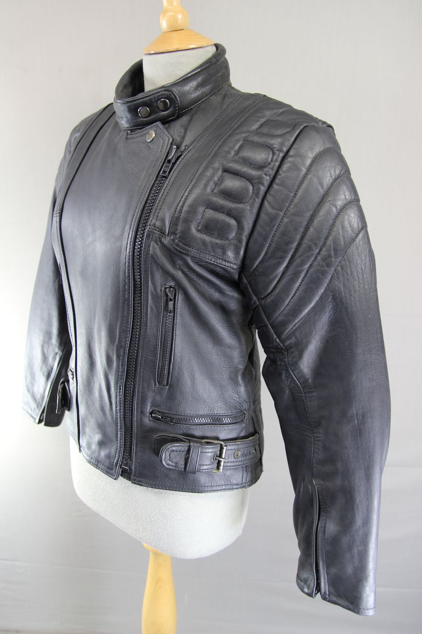 CLASSIC BLACK LEATHER BIKER JACKET: SIZE 16/36-38 INCH CHEST