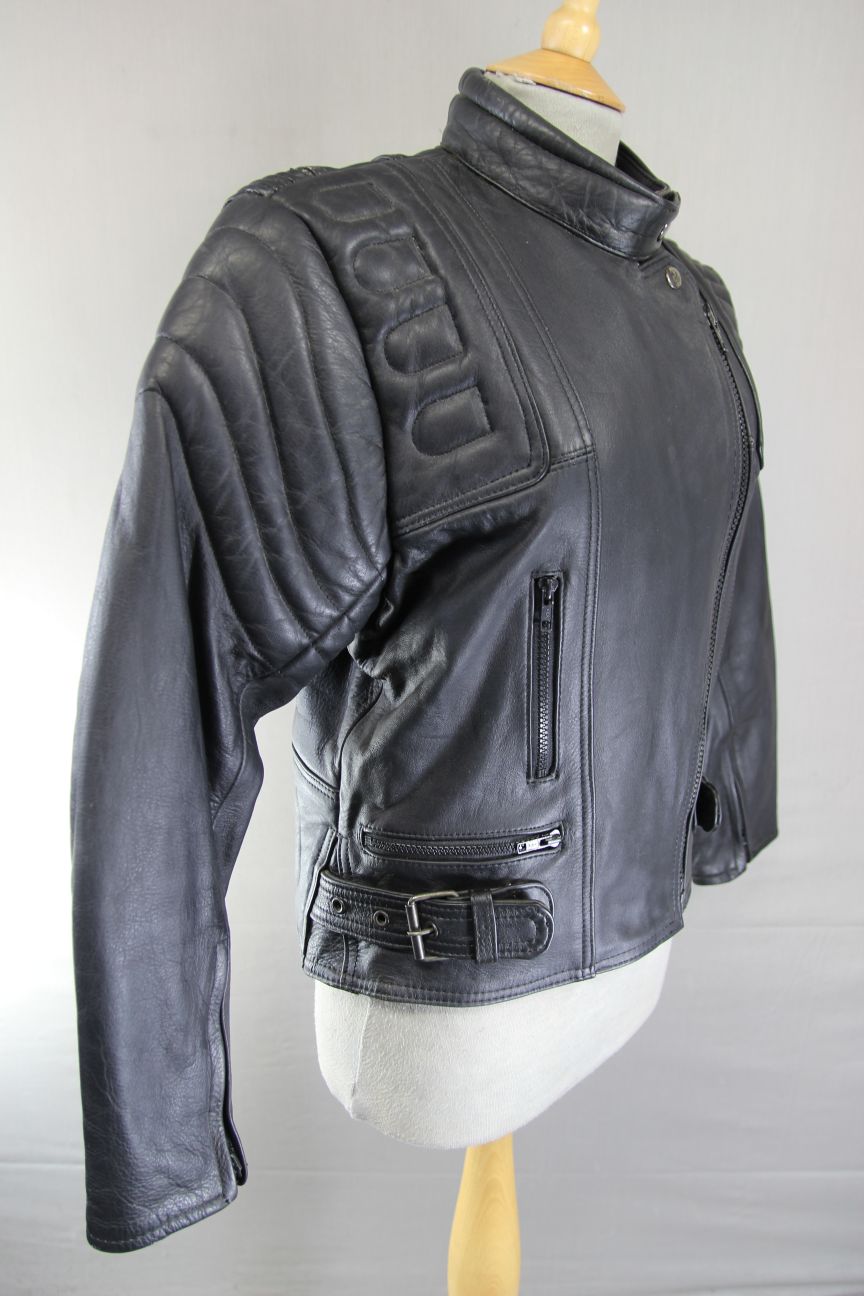 CLASSIC BLACK LEATHER BIKER JACKET: SIZE 16/36-38 INCH CHEST