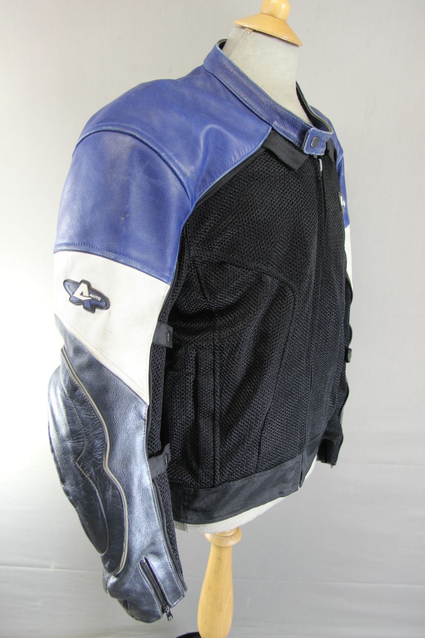 AKITO ALL WEATHER LEATHER & TEXTILE BIKER JACKET WITH REMOVABLE CE ARMOUR 44 IN