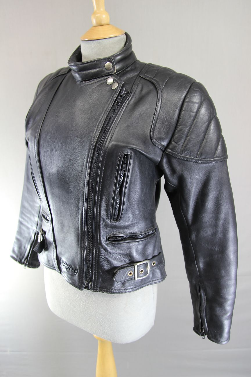 CLASSIC SPORTEX A5 BLACK LEATHER BIKER JACKET: SIZE 12/32-34 INCH CHEST