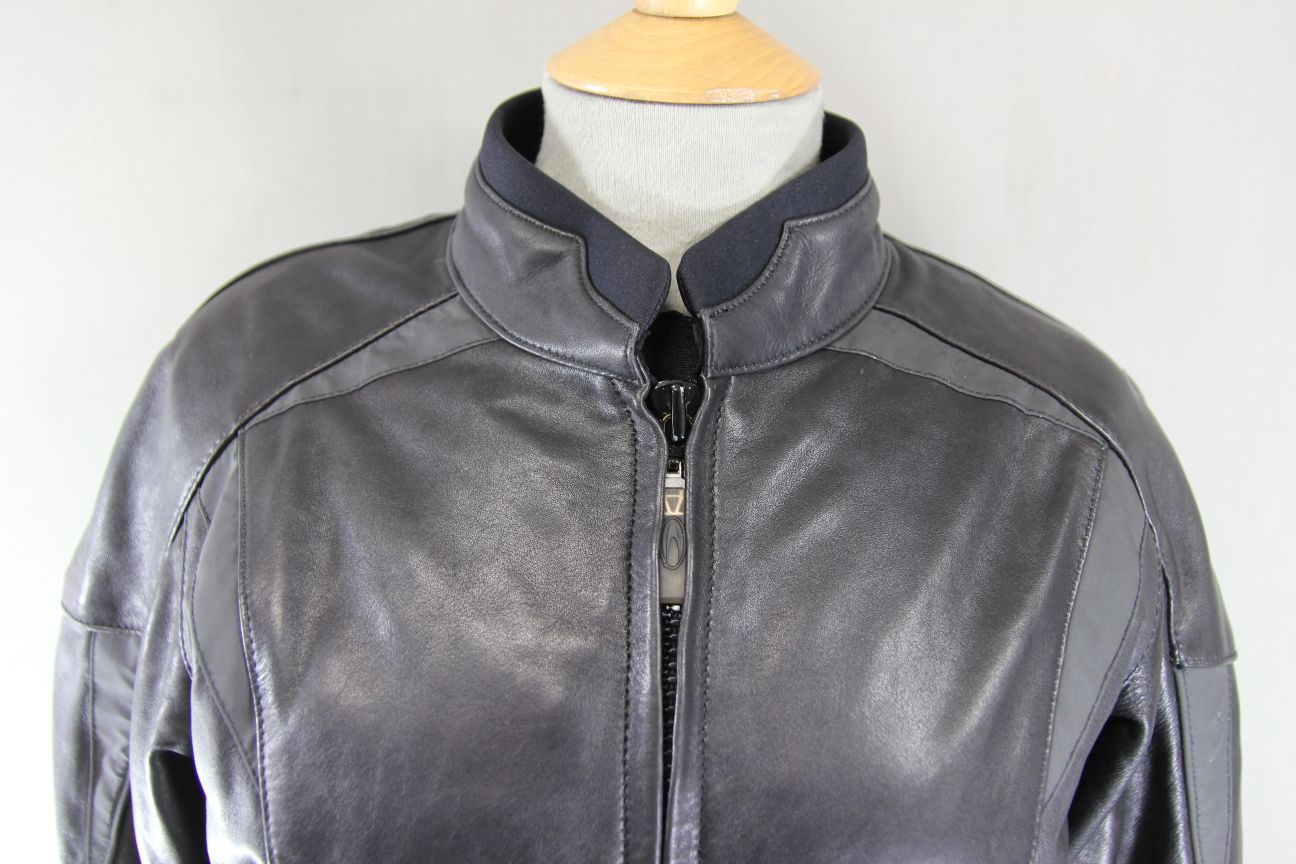 RICHA BLACK LEATHER BIKER JACKET + REMOVABLE SHOULDER & ELBOW CE ARMOUR: SIZE 10