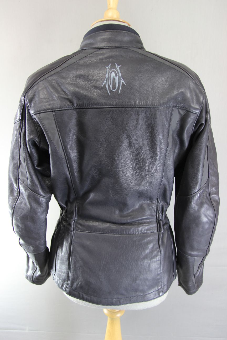 RICHA BLACK LEATHER BIKER JACKET + REMOVABLE SHOULDER & ELBOW CE ARMOUR: SIZE 10