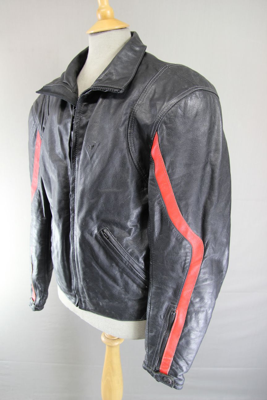 DAINESE BLACK & RED LEATHER BIKER JACKET WITH SHOULDER & ELBOW CE ARMOUR 42 INCH