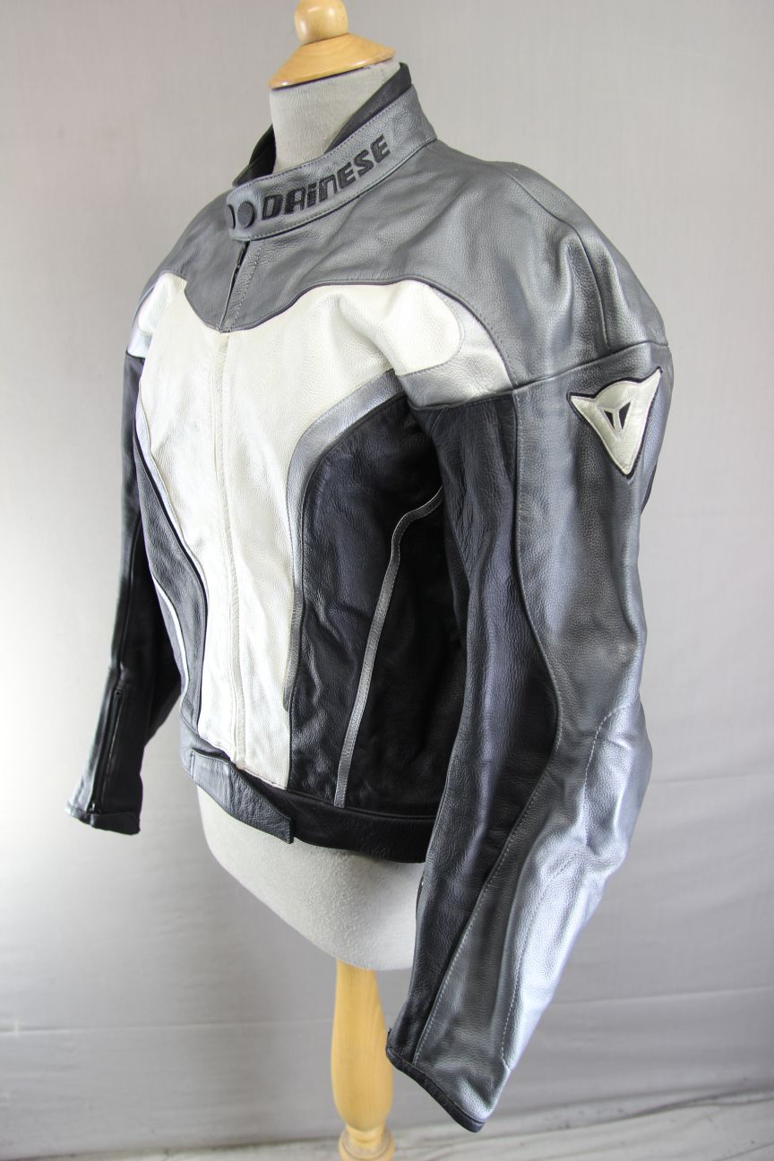 DAINESE BLACK, SILVER & GREY LEATHER BIKER JCKT + SHOULDER & ELBOW CE ARMOUR 42"