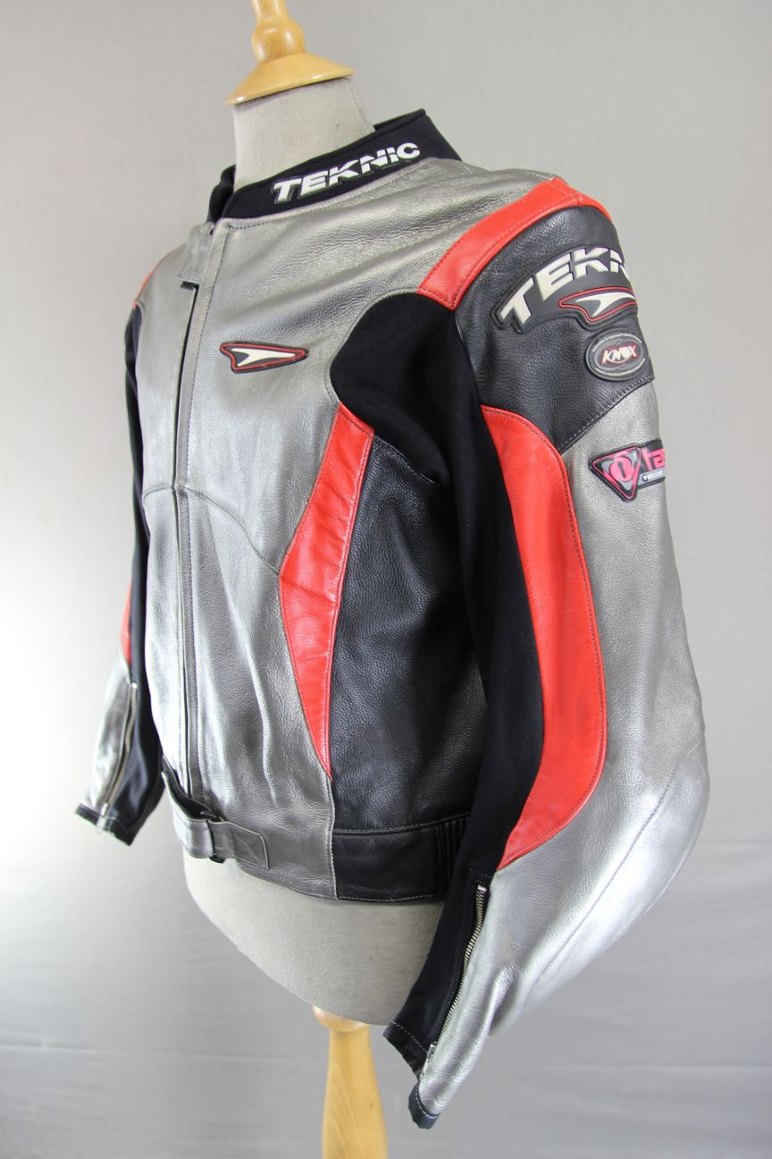 TEKNIC SILVER, BLACK & RED LEATHER BIKER JACKET WITH KNOX CE ARMOUR 40-42 INCH