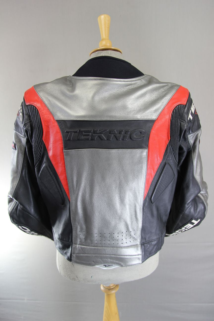 TEKNIC SILVER, BLACK & RED LEATHER BIKER JACKET WITH KNOX CE ARMOUR 40-42 INCH