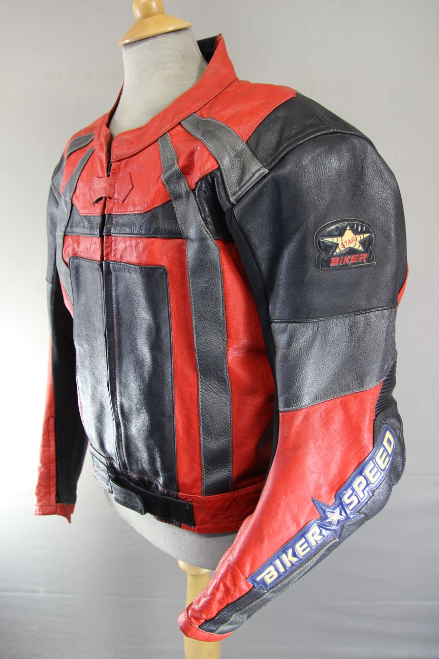 BLACK, RED & SILVER LEATHER BIKER JACKET WITH BACK, SHOULDER & ELBOW ARMOUR 46IN
