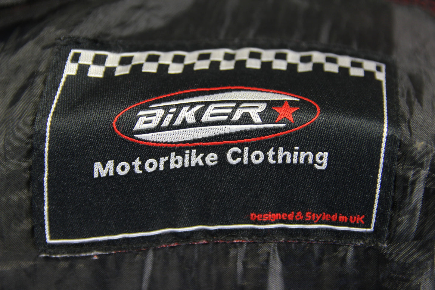 BLACK, RED & SILVER LEATHER BIKER JACKET WITH BACK, SHOULDER & ELBOW ARMOUR 46IN
