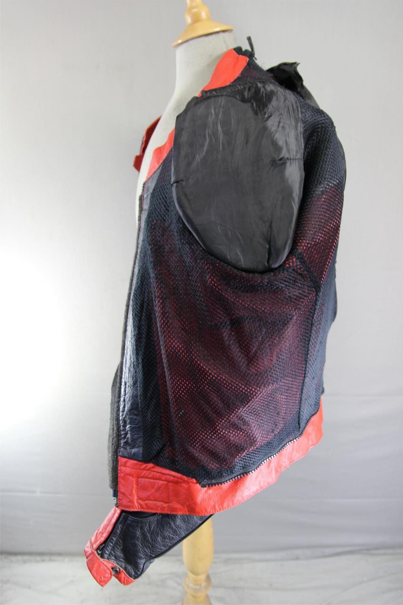 BLACK, RED & SILVER LEATHER BIKER JACKET WITH BACK, SHOULDER & ELBOW ARMOUR 46IN