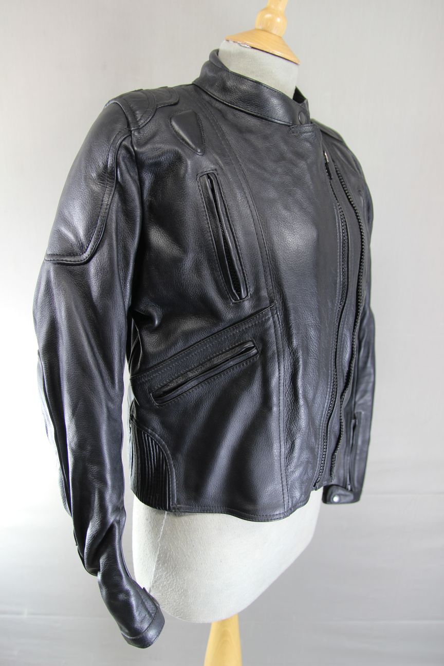 DYNAMIC LEATHERS BLACK BIKER JACKET WITH REMOVABLE ARMASPORT+ CE ARMOUR: SIZE 14