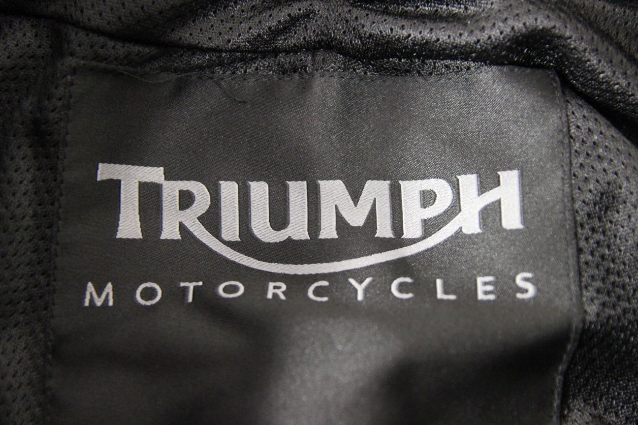 TRIUMPH BLACK LEATHER BIKER TROUSERS WITH CE ARMOUR WAIST 28 IN/INSIDE LEG 34 IN
