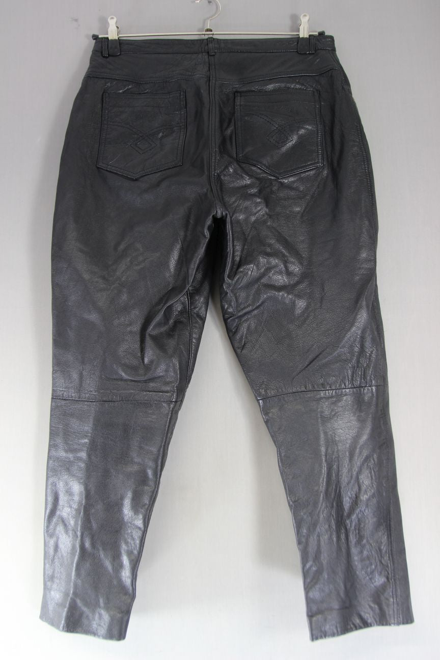 MODERN CLASSICS BLACK LEATHER BIKER JEANS SIZE 16: WAIST 32 IN/INSIDE LEG 26 IN