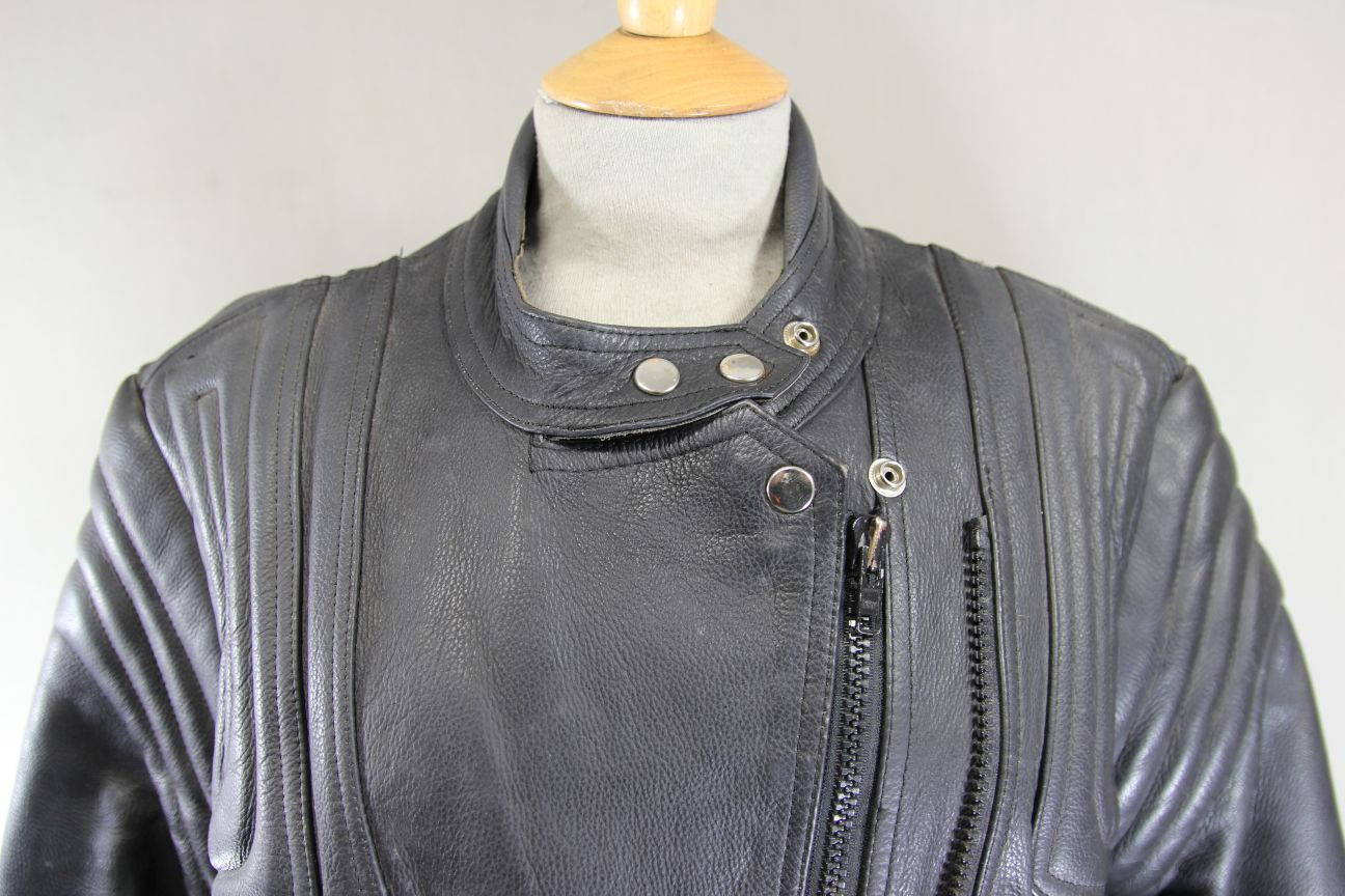 LADIES CLASSIC BLACK LEATHER BIKER JACKET: SIZE 18/40-42 INCH CHEST