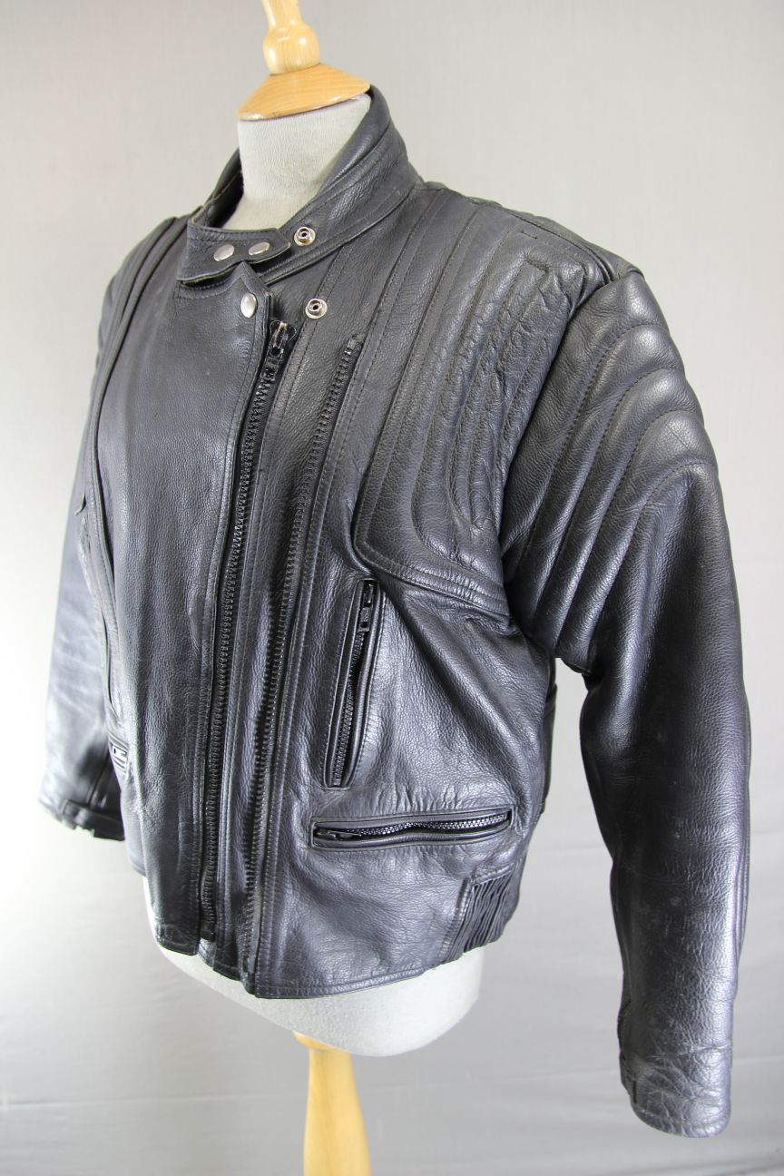 LADIES CLASSIC BLACK LEATHER BIKER JACKET: SIZE 18/40-42 INCH CHEST