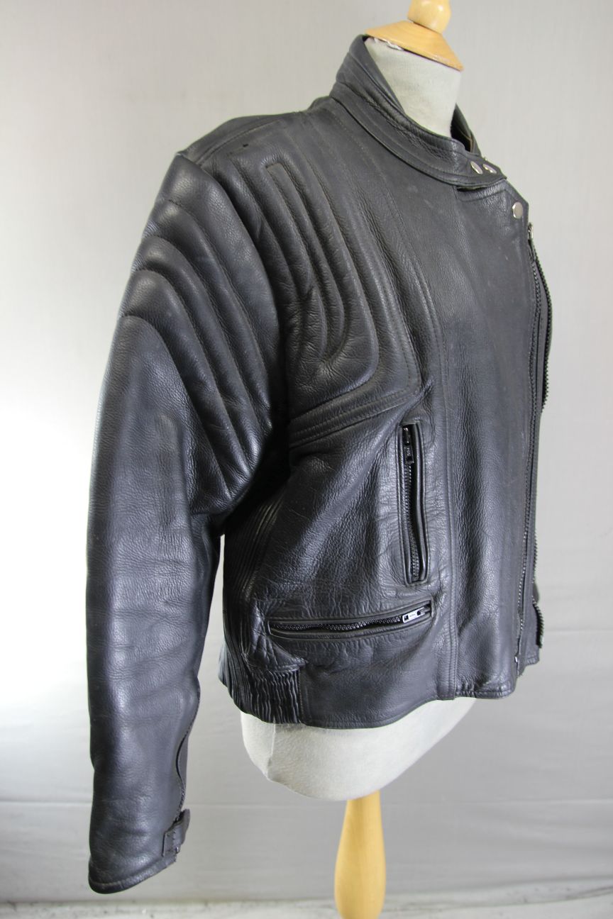 LADIES CLASSIC BLACK LEATHER BIKER JACKET: SIZE 18/40-42 INCH CHEST