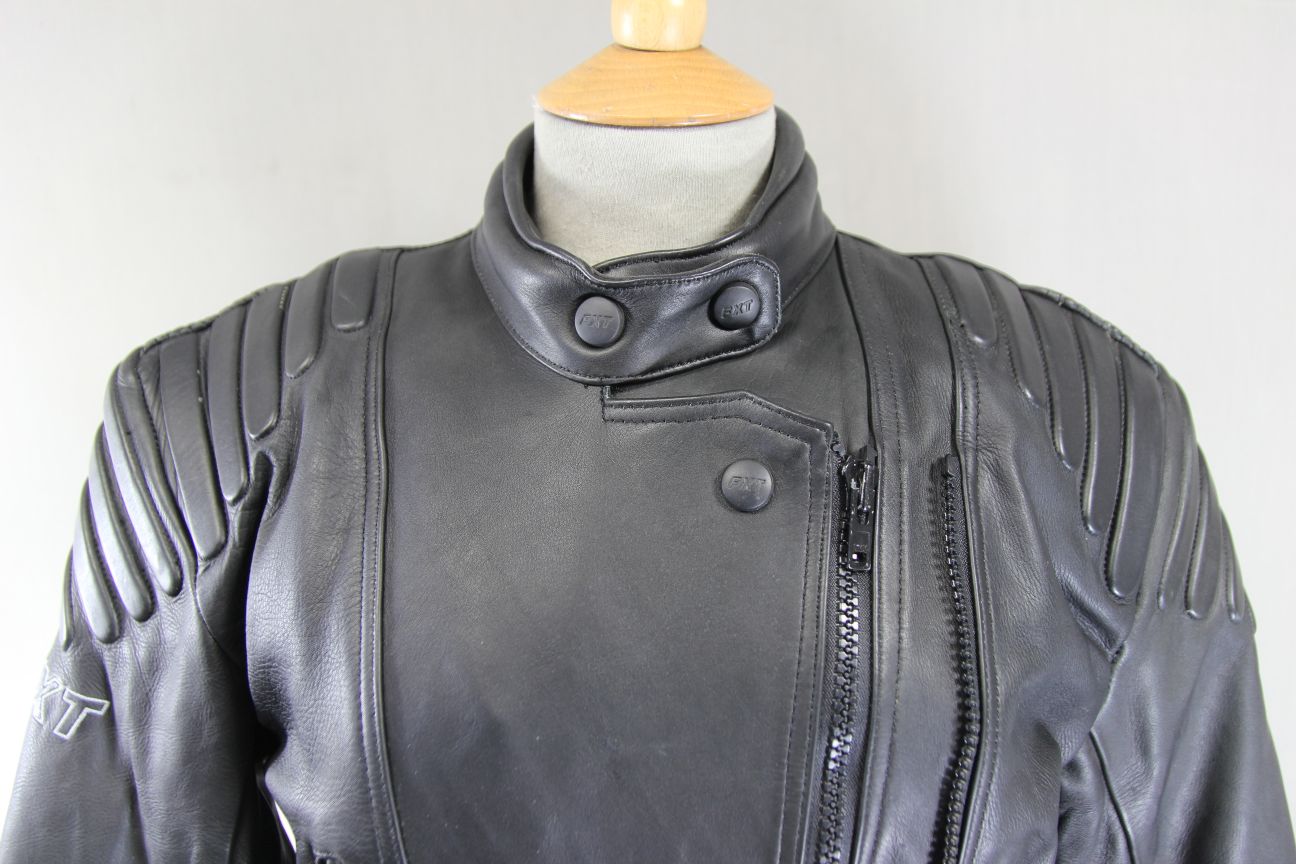 FXT BLACK LEATHER BIKER JACKET WITH REMOVABLE BACK & ELBOW PROTECTORS 38-40 INCH