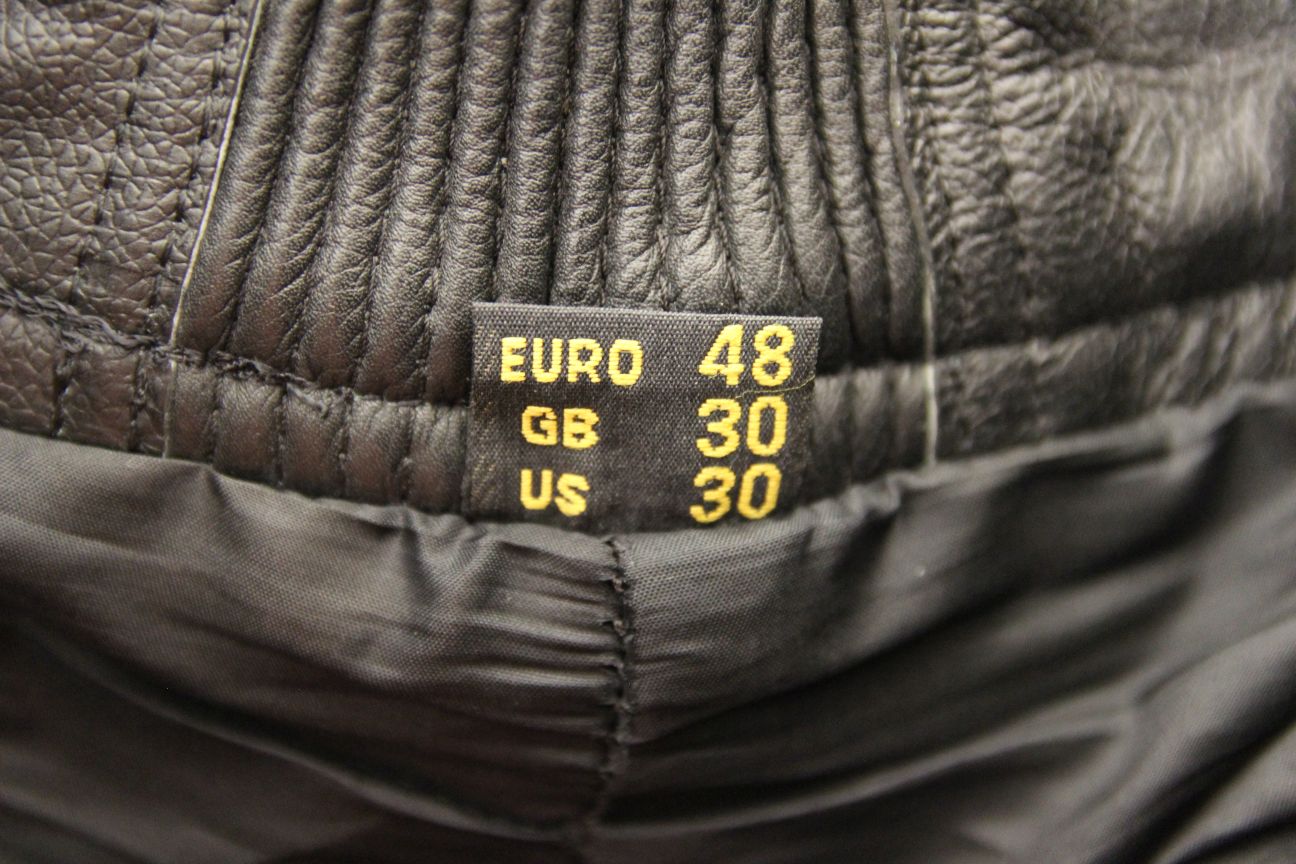 AKITO BLACK LEATHER BIKER TROUSERS: WAIST 28-30 INCHES/INSIDE LEG 27 INCHES