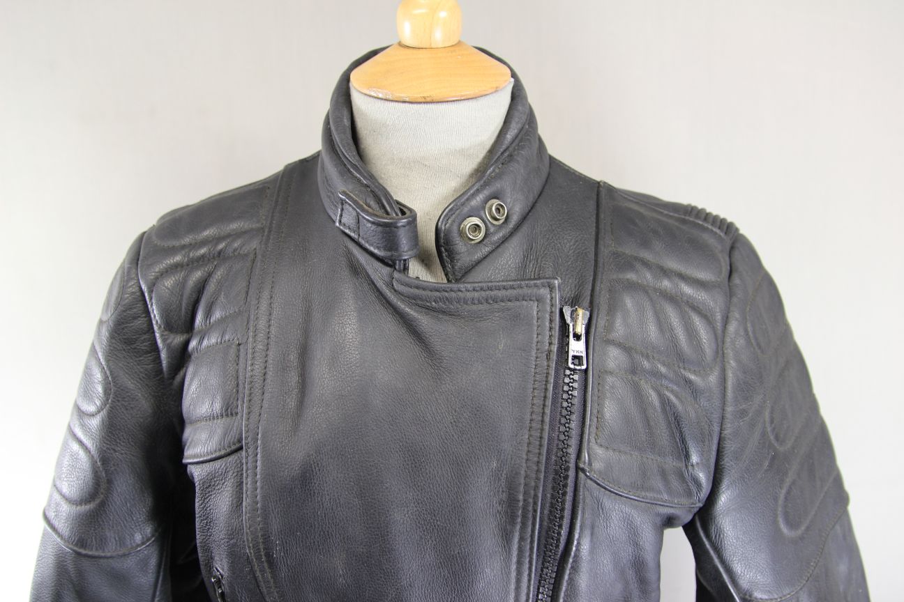 BRITISH MADE HEIN GERICKE BLACK LEATHER BIKER JACKET: SIZE 12 32-34 INCH