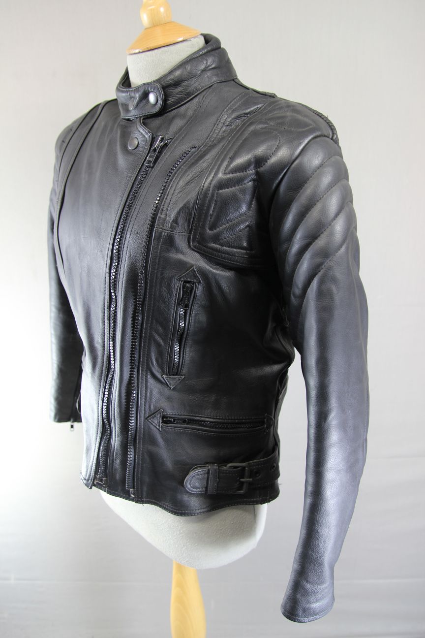 AKITO BLACK LEATHER BIKER JACKET WITH CE ARMOUR: SIZE 12 34-36 INCH CHEST