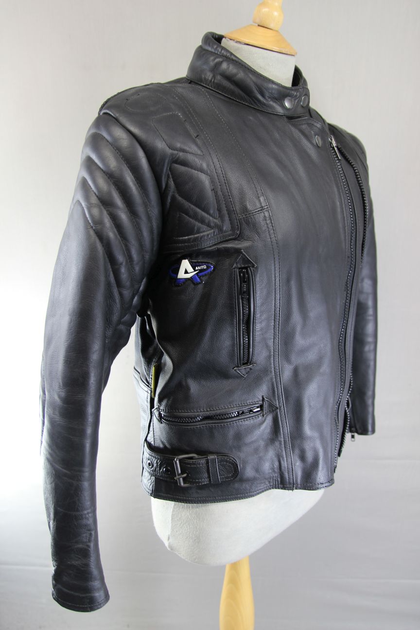 AKITO BLACK LEATHER BIKER JACKET WITH CE ARMOUR: SIZE 12 34-36 INCH CHEST