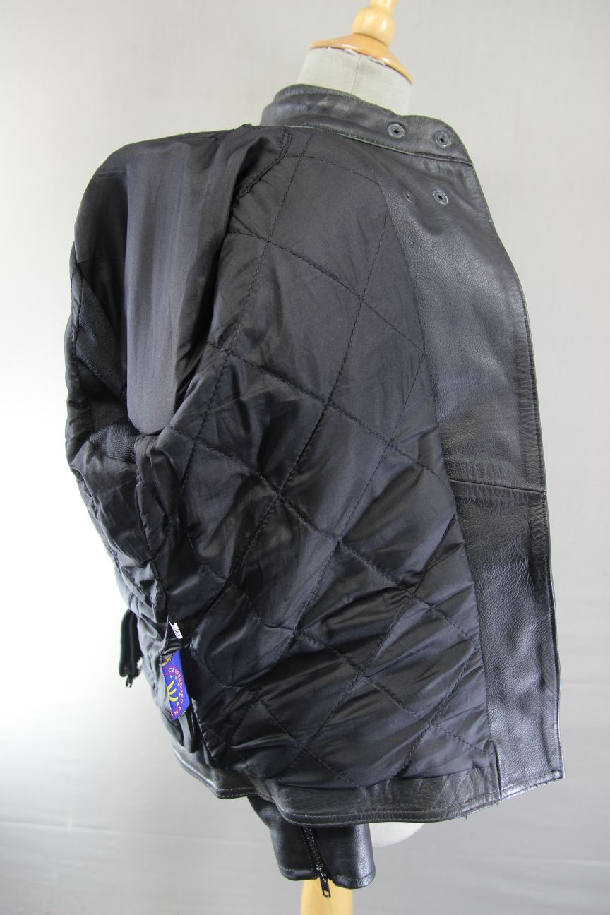 AKITO BLACK LEATHER BIKER JACKET WITH CE ARMOUR: SIZE 12 34-36 INCH CHEST