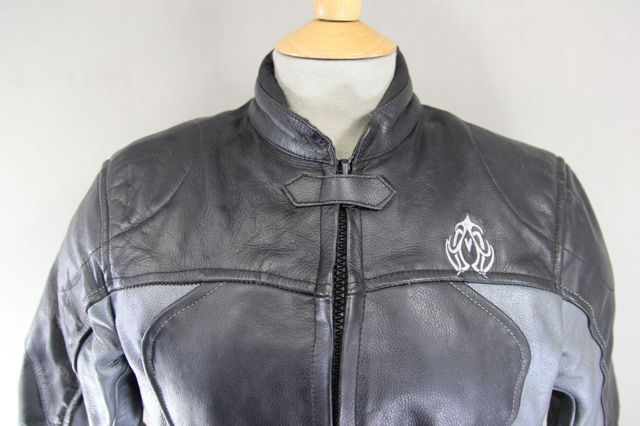 FIGO BLACK & SILVER LEATHER BIKER JACKET WITH ARMOUR & THERMAL LINING: SIZE 10